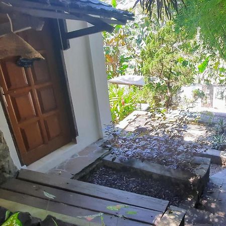 Guesthouse The 4 Fish Manado Ngoại thất bức ảnh