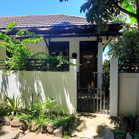 Guesthouse The 4 Fish Manado Ngoại thất bức ảnh