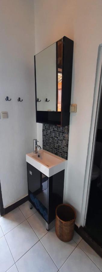 Guesthouse The 4 Fish Manado Ngoại thất bức ảnh