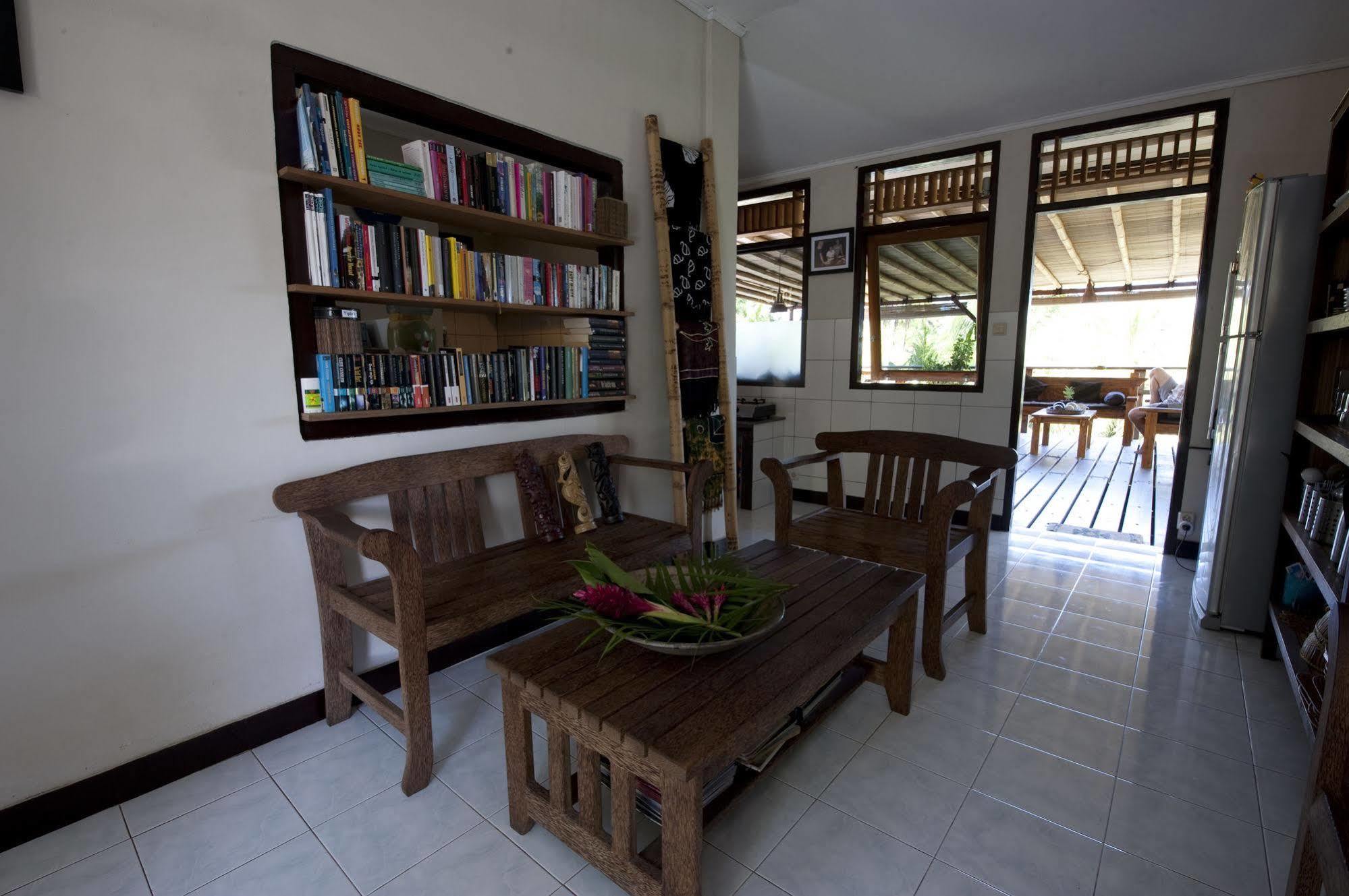 Guesthouse The 4 Fish Manado Ngoại thất bức ảnh